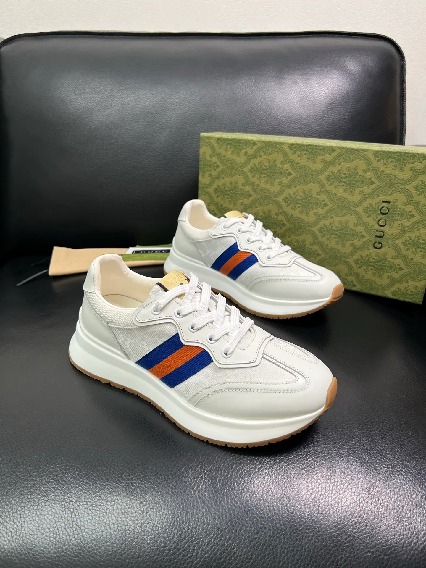 Men's shoes 💰800 Gucci top purchasing Gucci counter new model, original factory configuration of imported cowhide from Italy with printed cloth fabric, imported cowhide lining, breathable and comfortable, sole: original factory special sole is super comfortable, original factory and single goods are high quality, welcome to compare, code number 38-44 (customized 45 46) 85865